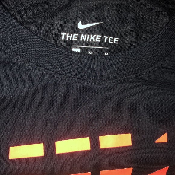 Big kids size medium Nike Dri-Fit black colorful tee shirt never worn size 10y - Picture 4 of 5